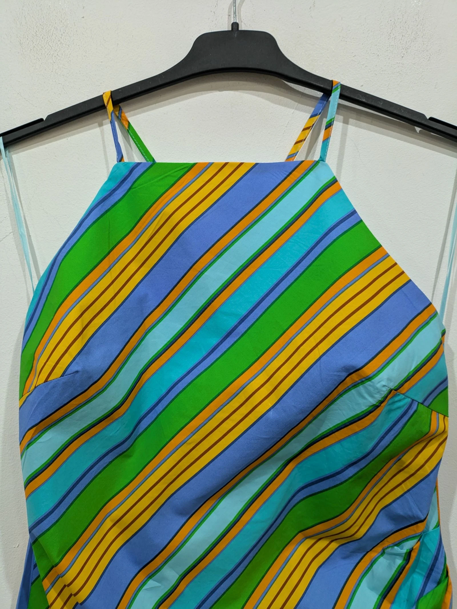 Dê cor ao seu guarda-roupa com este vestido curto ideal para o bom tempo! ☀️ Tamanho M da Mango – photo 2